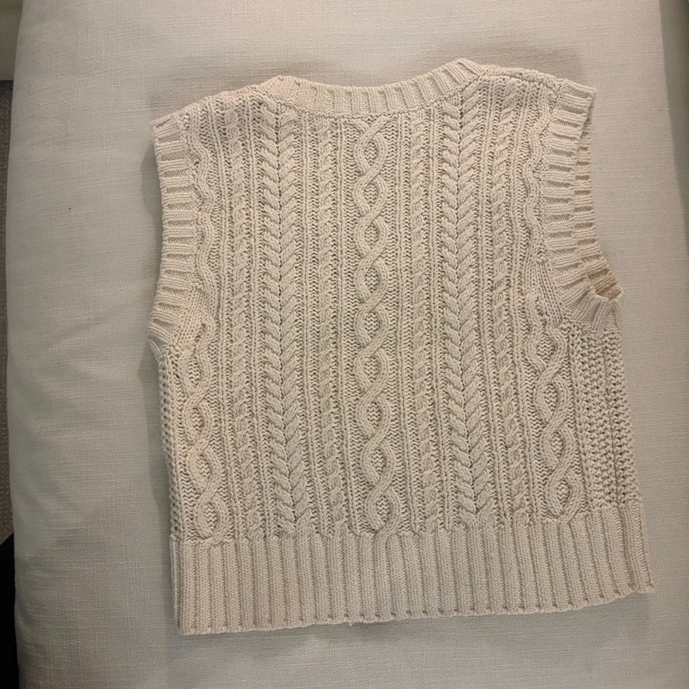 Re/Done Women's V-Neck Cable Knit Sweater Vest - Cream - Picture 2 of 2